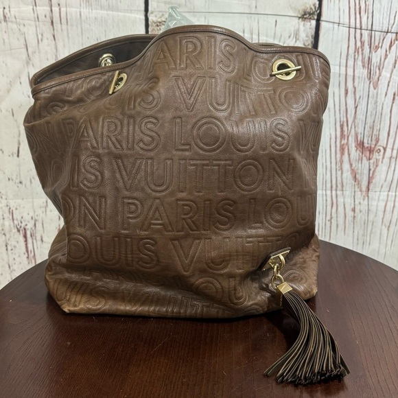 Louis Vuitton Paris Souple Whisper PM Chocolate Embossed leather bag limited - Picture 15 of 16